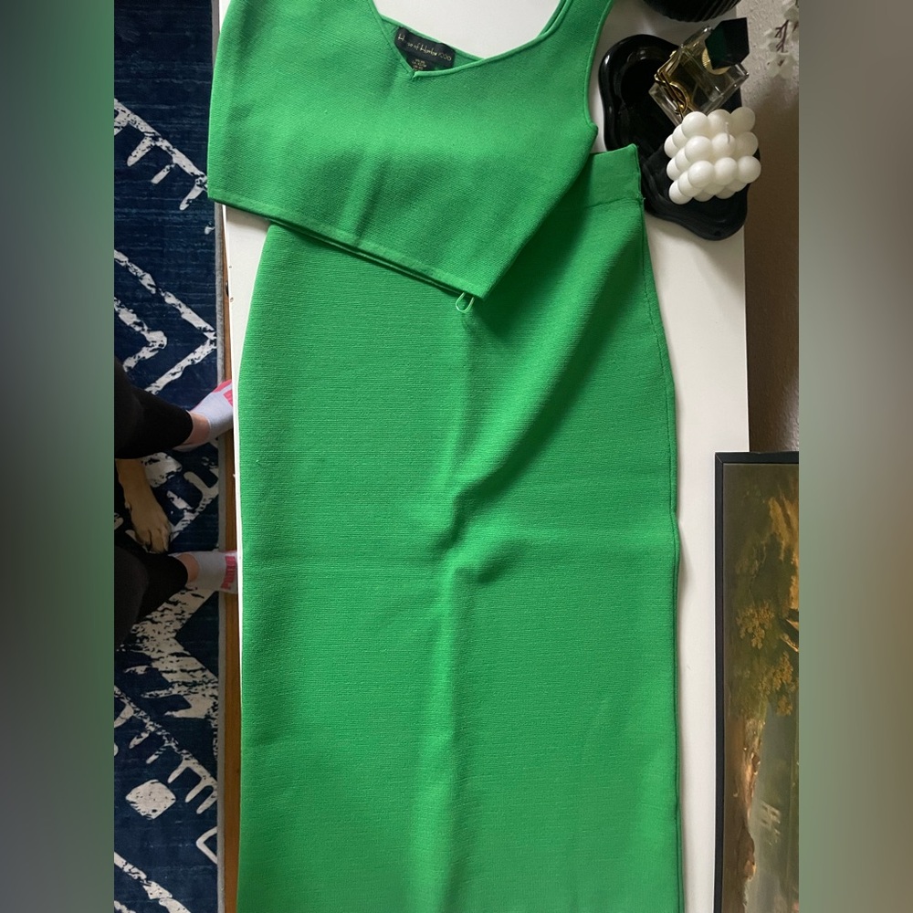 House of Harlow 1960 Vibrant Green Pencil Skirt and Crop Top